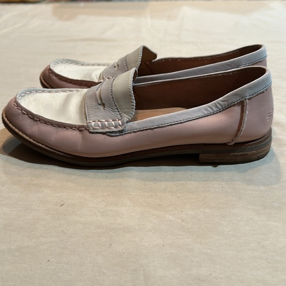 Sperry Women's Seaport Penny Tri Tone Loafer, Pink, White, and Gray. Size 9 - Picture 3 of 7